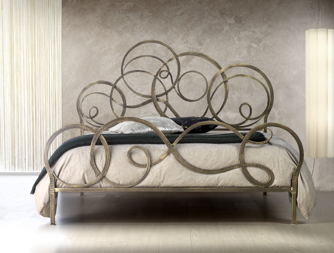 Letto matrimoniale mod. azzurra in ferro battuto cosatto bianco ...